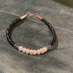 Leather and pearl bracelet